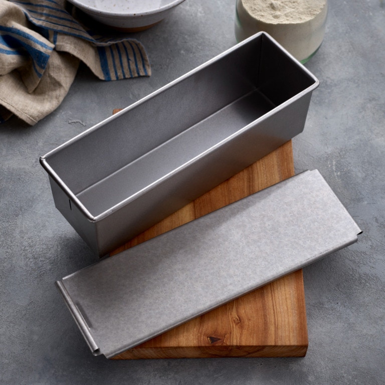 Chicago Metallic Pullman Bread Pan 10cm x 33cm, 1.13kg