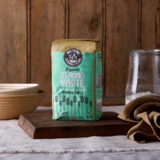 Matthews Organic Strong White Flour